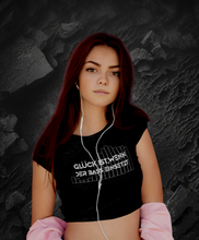 Lade das Bild in den Galerie-Viewer, Glück ist, wenn der Bass einsetzt  CROP TOP
