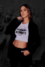 Lade das Bild in den Galerie-Viewer, NO TECHNO NO PARTY CROP TOP
