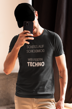 Lade das Bild in den Galerie-Viewer, SCHEISS AUF SCHICKIMICKI WIR FEIERN TECHNO BACKPRINT T-SHIRT
